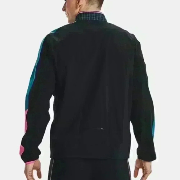 Under Armour Windbreaker - Picture 3 of 9
